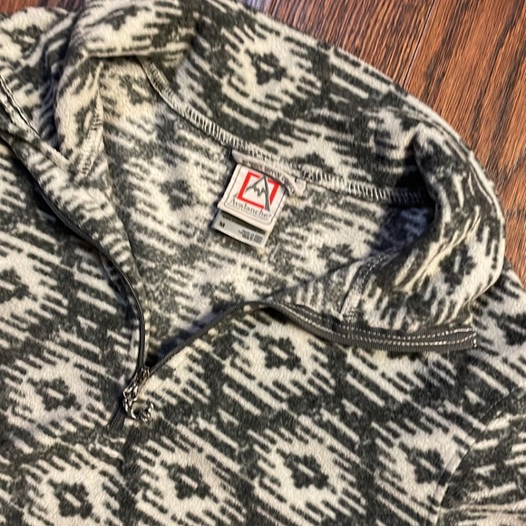 Avalanche women’s Medium gray patterned fleece so soft & comfortable great fit. - Picture 2 of 4